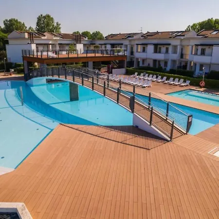 아파트 Sunny Retreat With Solarium