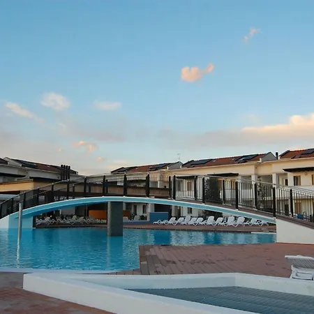 Sunny Retreat With Solarium 아파트