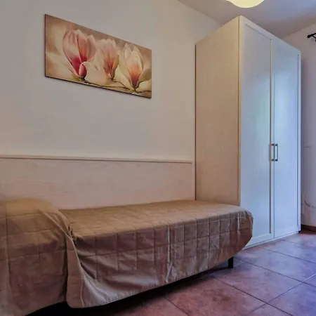 Sunny Retreat With Solarium Apartman